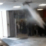 加拿大一大学天花板水管爆裂 教学楼变成水帘洞 - 西安网