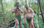 英国两男子赤身裸体在马来西亚丛林生活三周 - 西安网