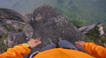 波兰跳伞小伙跳下世界最高瀑布安全降落灌木丛 - 西安网