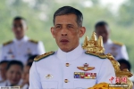 新任泰国国王将加冕 民众抢购纪念徽章及衬衫 - 西安网