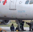 惊险!韩国载111人客机跑道滑行中爆胎 - 西安网