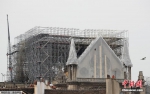 为防雨水侵袭 巴黎圣母院暂时覆盖防水布 - 西安网
