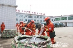 4月23日，成都森林消防大队开展训练。（徐辉 摄） - 西安网