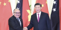 4月25日，国家主席习近平在北京人民大会堂会见巴布亚新几内亚总理奥尼尔。 - 西安网