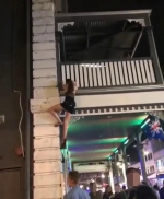 澳一女子公然违反禁令深夜徒手攀爬外墙进夜店 - 西安网