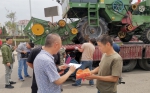 渭南市农机局贴心服务为跨区机手保驾护航 - 农业机械化信息