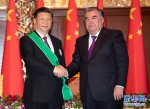 习近平出席仪式　接受塔吉克斯坦总统拉赫蒙授予“王冠勋章” - 西安网