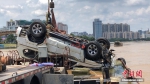东江大桥垮塌现场打捞起1辆落水车辆 车内无人 - 西安网