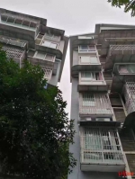 地震后两居民楼碰在一起 - 西安网