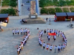 全国百名大学生记者走进延川乾坤湾 唱响《我和我的祖国》 - 陕西新闻