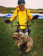 英国狗狗和主人一同滑翔 获全英最勇敢宠物提名 - 西安网