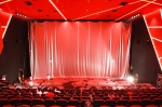 奥斯卡西安首家激光CGS中国巨幕影厅挂幕圆满成功 - 西安网
