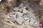 石铠甲制作场地堆积。陕西省考古研究院 - 陕西新闻