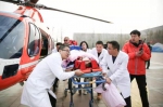 直升机跨省飞行65分钟 援助65岁患者顺利转院 - 陕西新闻