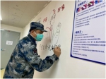空军军医大学唐都医院护士手绘爱心墙助战“疫” - 陕西新闻