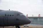 2月13日，一架国产运-20运输机抵达武汉天河机场。 - 西安网
