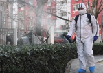 1月29日，北京市海淀区学院路街道聘请专业工作人员对社区内的重点区域进行卫生消毒。 - 西安网