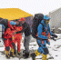 （2020珠峰高程测量）（1）修路运输队员突破北坳天险 预计12日修通顶峰路线 - 西安网