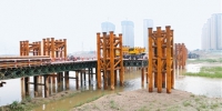 陕西：世界第一宽 万吨第一顶 建材北路钢箱梁首次顶推 - 西安网