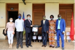 助力抗疫 我驻中非使馆向中非中小学捐赠卫生防疫用品 - 西安网