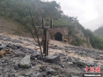 因泥石流受损的成昆铁路区间。　刘伟建 摄 - 西安网