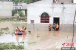 贵州镇宁一村庄发生洪涝 武警紧急营救被困民众 - 西安网