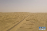 穿越塔克拉玛干沙漠第三条沙漠公路沙基全线贯通 - 西安网