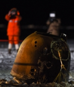 嫦娥五号返回器安全着陆 - 西安网