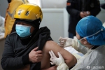 北京外卖小哥快递小哥有序接种疫苗 - 西安网