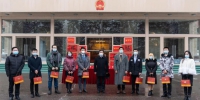 中国驻俄使馆向留学生发放“春节包” - 西安网
