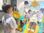 6名乡村儿童化身“小牙医” 学习口腔保健知识 免费进行口腔治疗 - 西安网