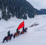 新疆伊犁民警骑马踏雪巡逻祖国边境线 - 西安网