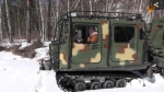 普京和俄防长在原始森林度周末：雪中驾车和漫步(图) - 西安网