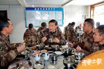2014年1月26日，习近平专程来到内蒙古军区边防某部，亲切看望慰问戍边官兵。 - 西安网