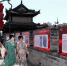 纪念西安解放72周年图片展亮相西安城墙 - 西安网