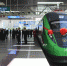 感受中国速度！踏上西藏首趟复兴号列车“绿巨人” - 西安网