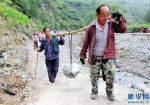 河南博爱：灾后积极自救 打通出村道路 - 西安网