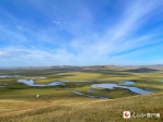 有“天下第一曲水”之称的莫日格勒河宛如一条银色的丝带，镶嵌在呼伦贝尔大草原。人民网记者董丝雨 摄 - 西安网