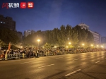 我爱你，中国！西安人新城广场观看升旗仪式 - 西安网