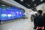 “一根光纤可承载135亿人同时通话”，网媒总编参观中国信科 - 西安网