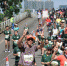 香港马拉松开跑市民沿街为选手加油 - 西安网