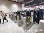 普速铁路首次启用“铁路e卡通” 旅客扫码即可乘坐西延“复兴号”动集列车 - 西安网