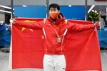 2月11日，中国选手闫文港赛后庆祝。新华社记者 贺长山 摄 - 西安网