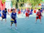 图为开幕式现场孩子们表演篮球操。 - 陕西新闻