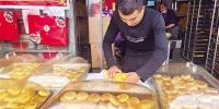 从内到外华而更“实” 陕西传统月饼受欢迎 - 西安网