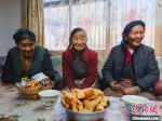 （新春走基层）西藏三位藏族阿妈的春节：“云中”谁寄年货来？ - 西安网
