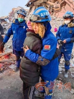 蓝天救援队在土救援队找到遇难者11人 幸存者1名 - 西安网