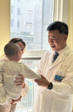 经验做法全球推广，这位中国医生想让所有人听清世界 - 西安网