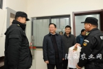 陕西省农业厅副厅长杨效宏慰问春节值守后勤保障工作人员 - 农业厅