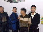 这个男人坚持坐动车过道 其身份曝光后朋友圈炸了 - 西安网